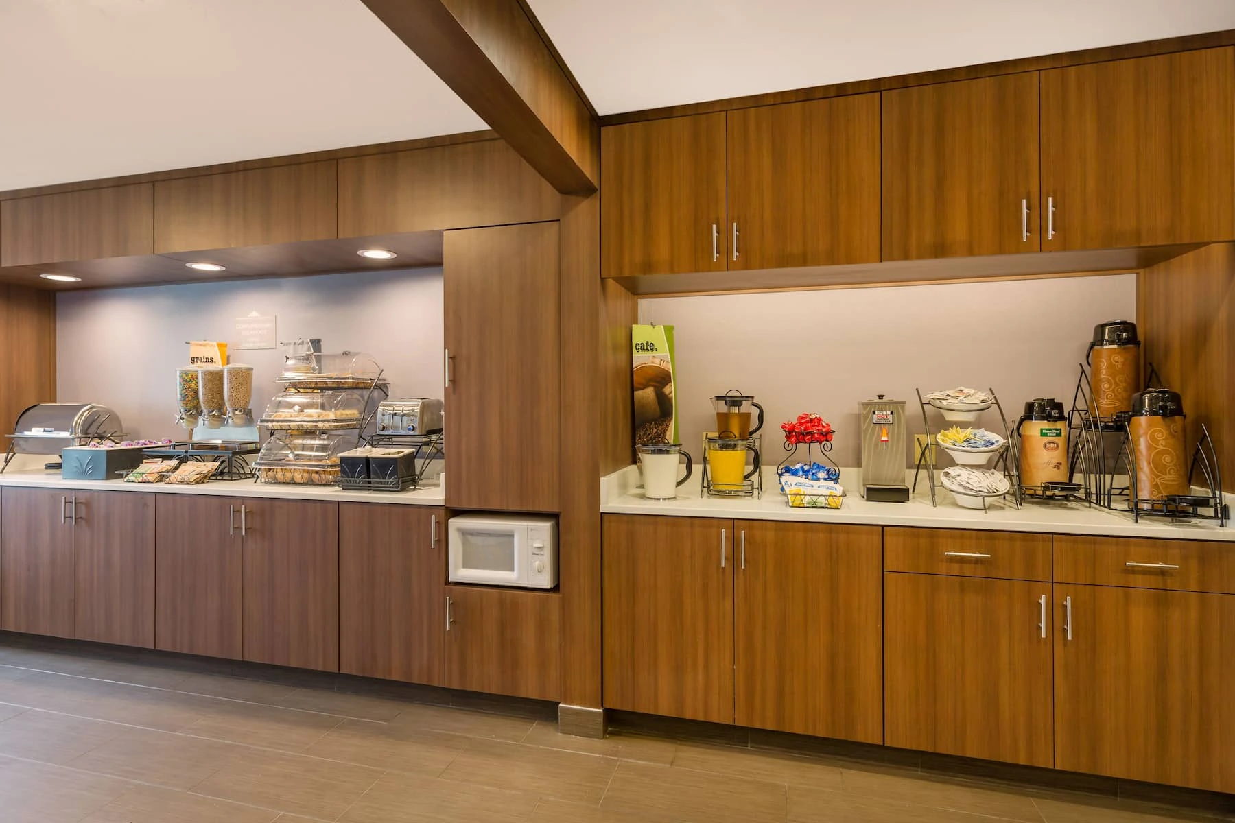 Breakfast - Microtel Inn & Suites by Wyndham Richmond Airport