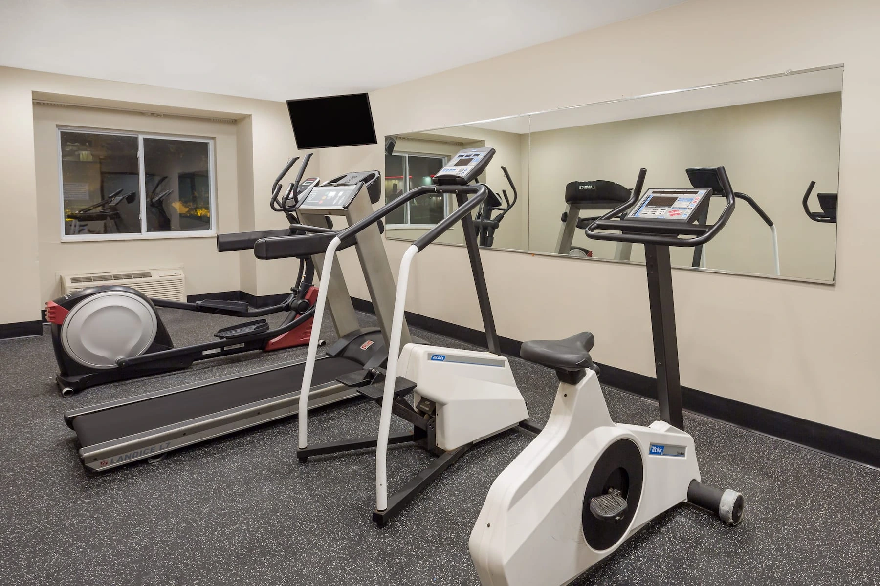 Fitness Center - Microtel Inn & Suites by Wyndham Richmond Airport