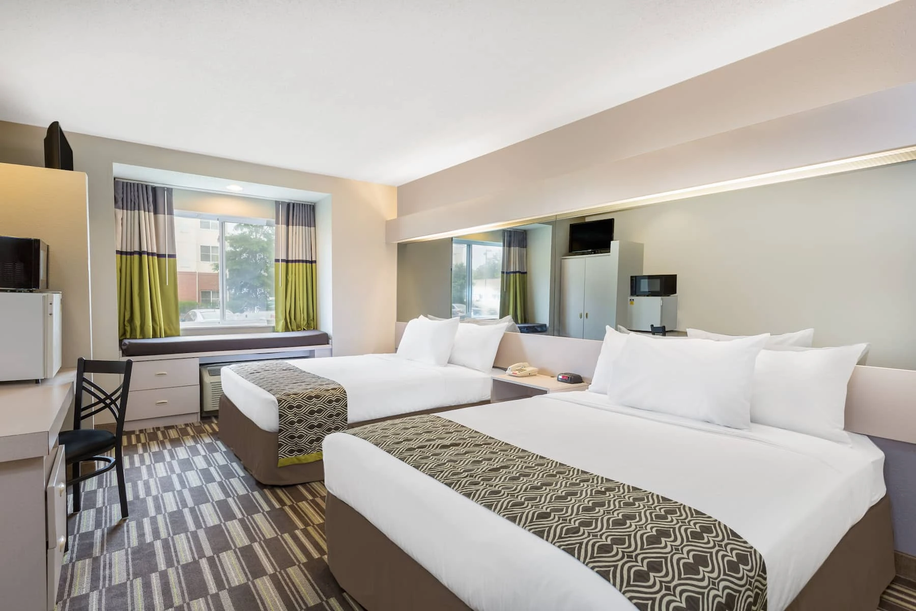 Two Queen Beds - Microtel Inn & Suites by Wyndham Richmond Airport
