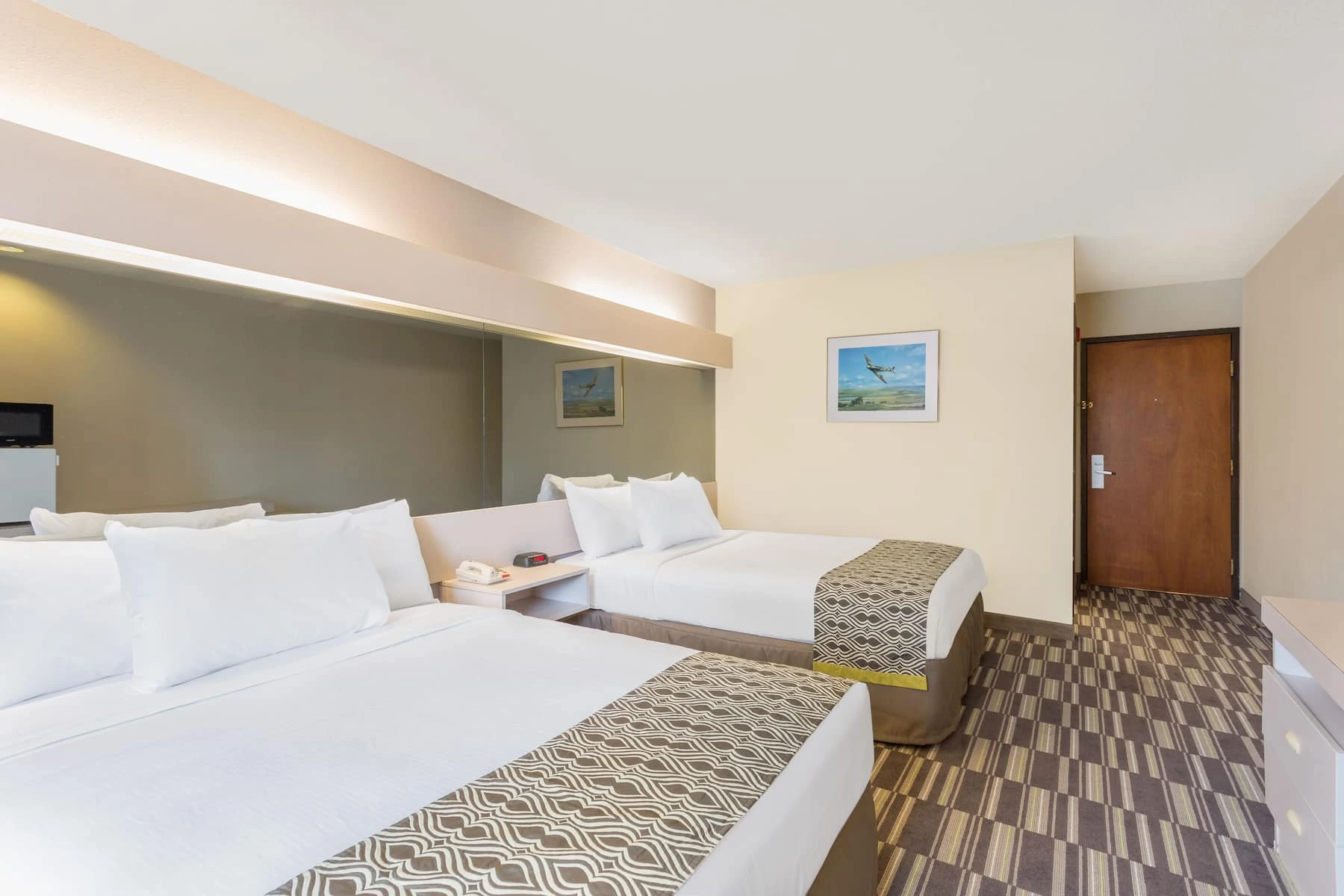 Suite Living Area - Microtel Inn & Suites by Wyndham Richmond Airport