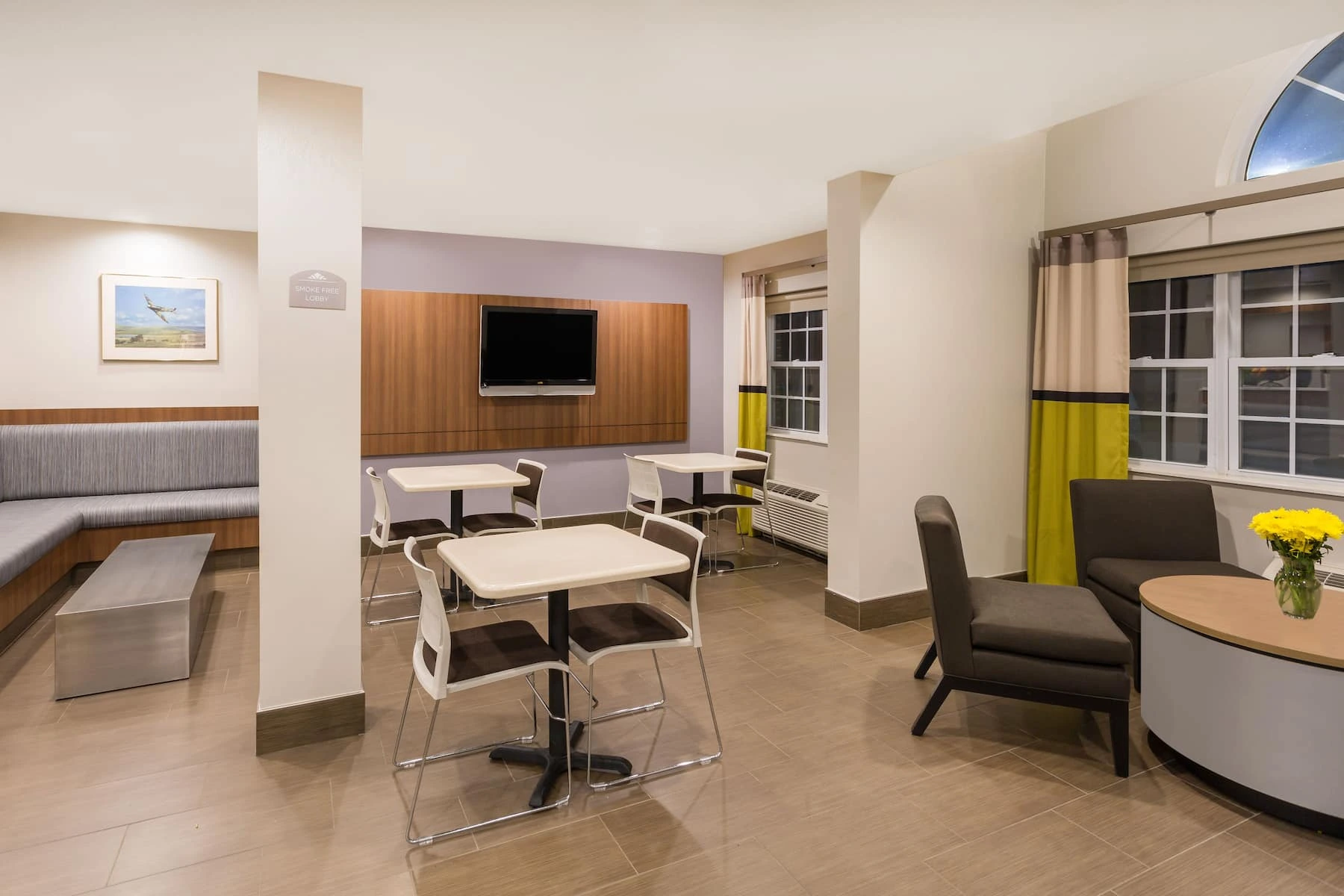 Hotel Lobby - Microtel Inn & Suites by Wyndham Richmond Airport